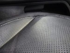 Land Rover Defender 110 D300 X-Dynamic HSE - Image 28