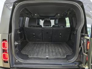 Land Rover Defender 110 D300 X-Dynamic HSE - Image 7