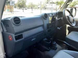Toyota Land Cruiser 79 4.2DS/C - Image 6