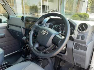 Toyota Land Cruiser 79 4.2DS/C - Image 7