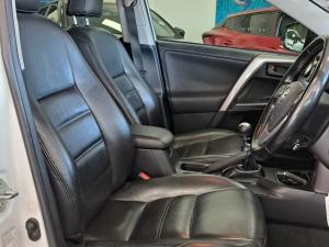 Toyota RAV4 2.0 GX - Image 13