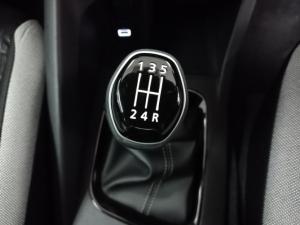Nissan Magnite 1.0 Turbo Acenta Kuro manual - Image 10