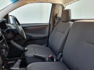 Isuzu D-Max Gen 6 250c single cab - Image 9
