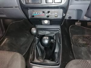 Nissan NP300 Hardbody 2.5TDi double cab 4x4 - Image 12