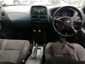 Nissan NP300 Hardbody 2.5TDi double cab 4x4 - Image 6