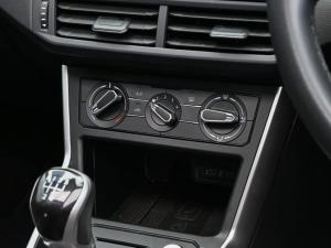 Volkswagen Polo hatch 1.0TSI Life manual - Image 10