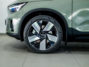 Volvo XC40 Recharge Single Motor Plus - Image 4