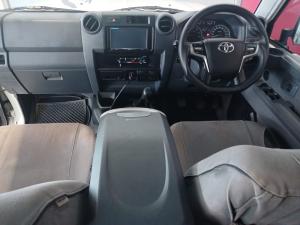 Toyota Land Cruiser 79 4.0 V6 double cab - Image 8