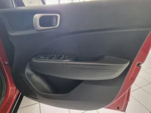 Hyundai Venue 1.0T Fluid auto - Image 17