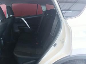 Toyota RAV4 2.0 GX auto - Image 10
