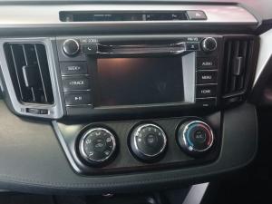 Toyota RAV4 2.0 GX auto - Image 12
