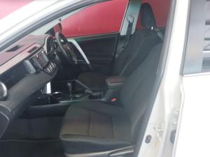 Toyota RAV4 2.0 GX auto - Image 9