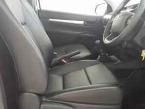 Toyota Hilux 2.0 single cab S (aircon) - Image 12