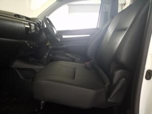 Toyota Hilux 2.0 single cab S (aircon) - Image 13