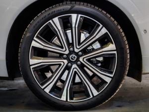 Volvo XC60 B6 AWD Plus Bright - Image 4
