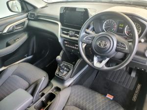 Toyota Urban Cruiser 1.5 XR manual - Image 7