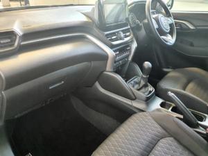 Toyota Urban Cruiser 1.5 XR manual - Image 9