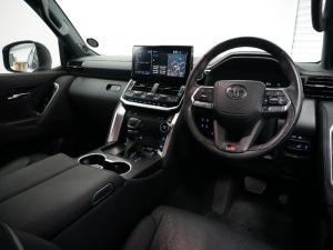 Toyota Landcruiser 300 V6 3.3D GR-S - Image 4