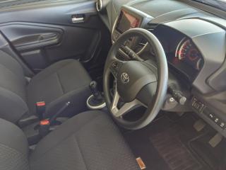 Toyota Vitz 1.0 XR manual