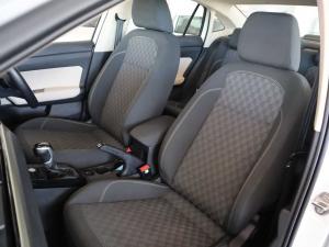 Volkswagen Polo sedan 1.6 Life auto - Image 21