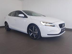 2017 Volvo V40 T3 Momentum auto