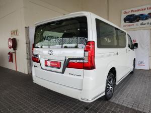 Toyota Quantum 2.8 LWB bus 6-seater VX Premium - Image 2