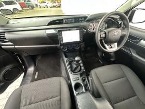 Toyota Hilux 2.4GD-6 single cab Raider manual - Image 8