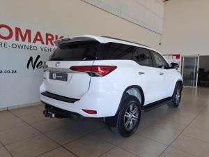 Toyota Fortuner 2.4GD-6 manual - Image 2