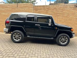 Toyota FJ Cruiser FJ Sport Cruiser - Image 4