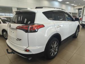 Toyota RAV4 2.2D-4D AWD VX - Image 2