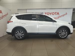 Toyota RAV4 2.2D-4D AWD VX - Image 4