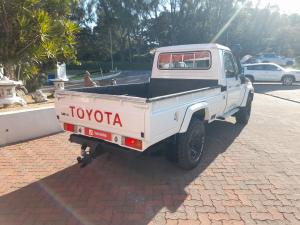 Toyota Land Cruiser 79 4.5D-4D V8 single cab LX - Image 2