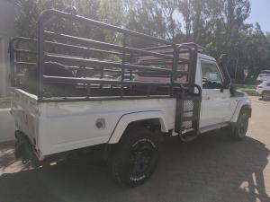 Toyota Land Cruiser 79 4.5D-4D V8 single cab LX - Image 2