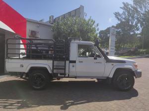 Toyota Land Cruiser 79 4.5D-4D V8 single cab LX - Image 4