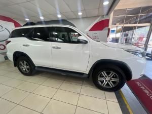 Toyota Fortuner 2.4GD-6 manual - Image 4