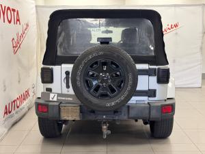 Jeep Wrangler Unlimited 3.6L Polar Edition - Image 10