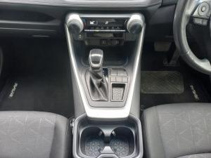 Toyota RAV4 2.0 GX auto - Image 9