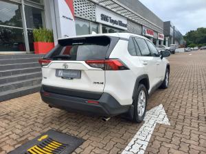 Toyota RAV4 2.0 GX auto - Image 2