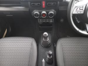 Suzuki Jimny 1.5 GLX AllGrip 3-door manual - Image 9