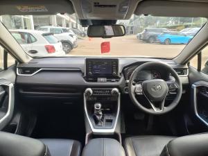 Toyota RAV4 2.0 VX - Image 8