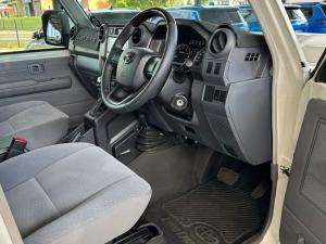 Toyota Land Cruiser 79 2.8GD-6 double cab - Image 11