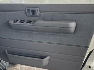 Toyota Land Cruiser 79 2.8GD-6 double cab - Image 12