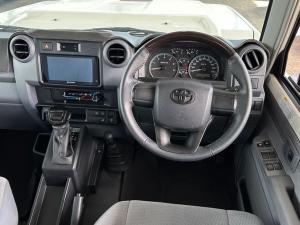Toyota Land Cruiser 79 2.8GD-6 double cab - Image 13