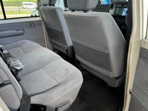 Toyota Land Cruiser 79 2.8GD-6 double cab - Image 14