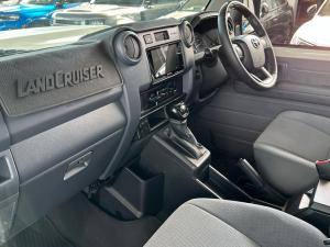Toyota Land Cruiser 79 2.8GD-6 double cab - Image 9