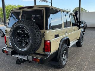 Toyota Land Cruiser 76 4.5D-4D V8 station wagon LX