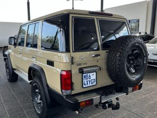 Toyota Land Cruiser 76 4.5D-4D V8 station wagon LX