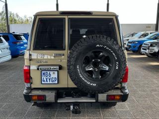 Toyota Land Cruiser 76 4.5D-4D V8 station wagon LX