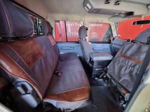 Toyota Land Cruiser 79 4.5D-4D V8 double cab LX - Image 21