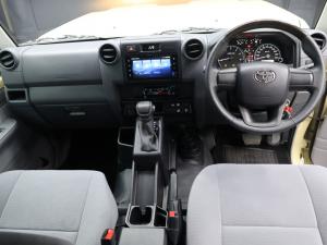 Toyota Land Cruiser 79 2.8GD-6 double cab - Image 8